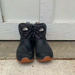 North face Women’s fully weather proof boots